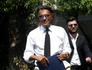 Τελείωσε η κατάθεση του Η.Ψινάκη - 'Εφυγε από την πίσω πόρτα και δεν είπε τίποτα στους δημοσιογράφους